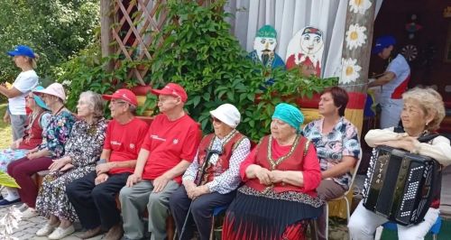 Волонтёры устроили праздник с концертом и подарками в доме-интернате