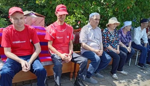 Волонтёры устроили праздник с концертом и подарками в доме-интернате