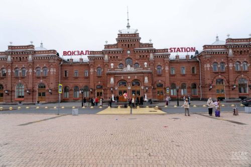 8 казанских подростков устроились помощниками дежурных по вокзалу летом