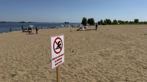 На пляжах Верхнего и Нижнего Услона дежурят спасатели ОСВОД