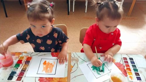 Балалар төрле геометрик фигураларны танырга өйрәнделәр