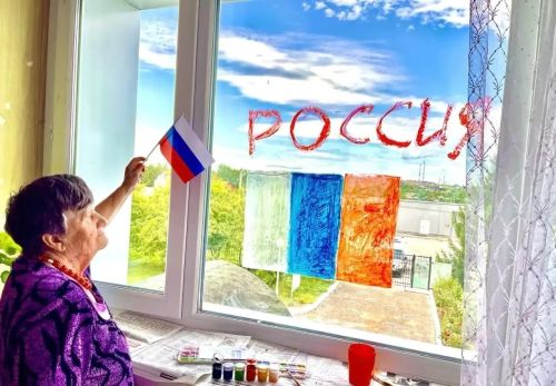 Интернат-йортта Россия флагының тарихы белән кызыксындылар
