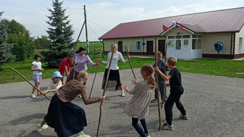 В Кильдееве прошли «Весёлые каникулы» с народными играми