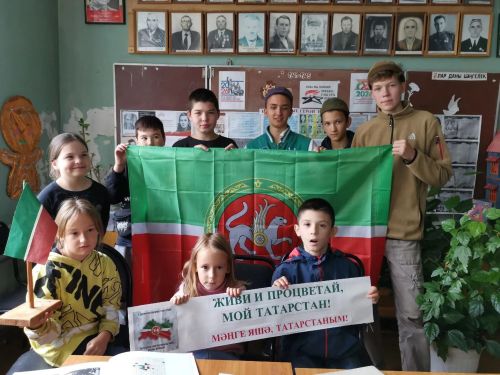 Кызыл Байракта туган якны өйрәнү сәгате узды