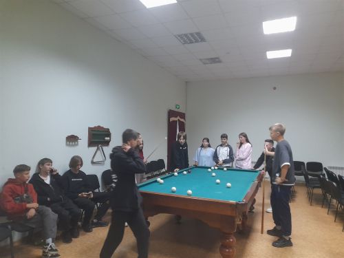 Молодежь в Шеланге приняла участие в турнире по бильярду