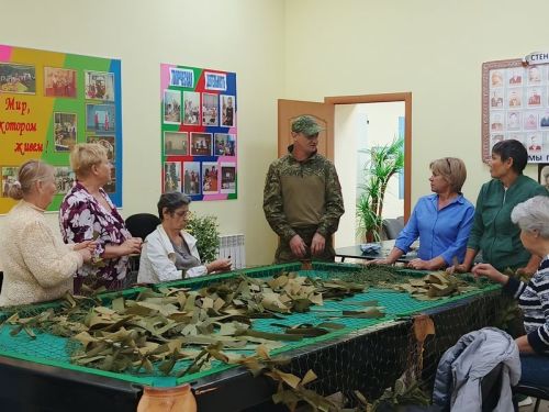 Защитник Отечества и волонтёры встретились в Печищинской библиотеке