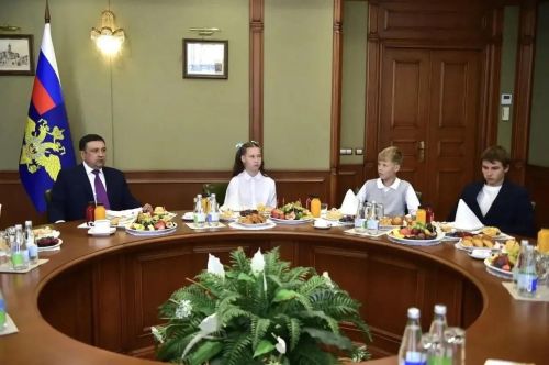 Глава МВД Татарстана встретился с многодетной семьёй из Верхнеуслонского района