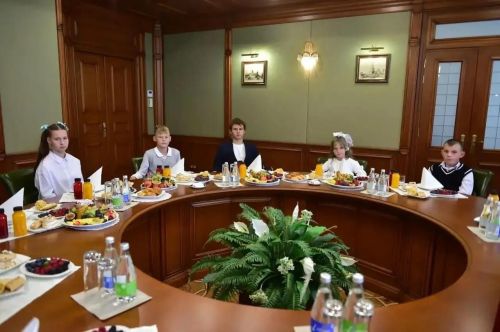 Глава МВД Татарстана встретился с многодетной семьёй из Верхнеуслонского района