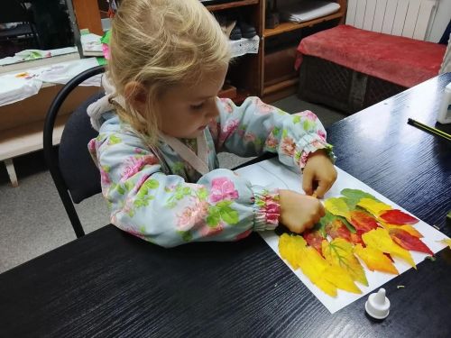 Мәмәтхуҗа балалары көзге фантазиягә бирелделәр