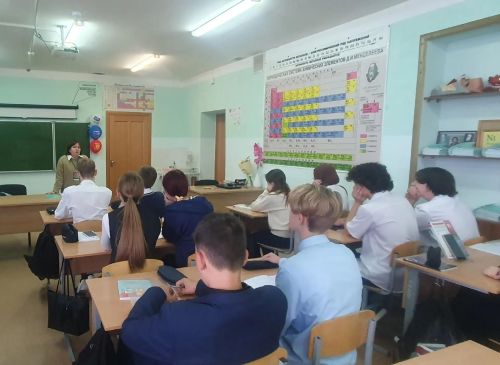 Югары Ослан мәктәбенең 10 нчы сыйныфы волонтер юлын сайлый