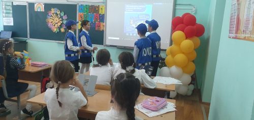 Отряд ЮИД провёл урок о светоотражателях для первоклассников