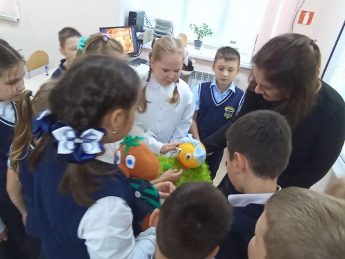 Детская библиотека провела урок «Спасём Колобка и Чиполлино»