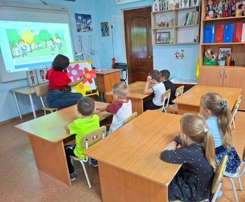 «Салават күпере»ндәге кечкенә бакчачылар үз бакчаларының серләрен эзлиләр