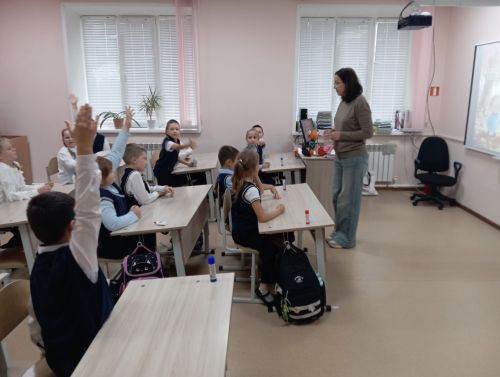 Детская библиотека провела урок «Спасём Колобка и Чиполлино»