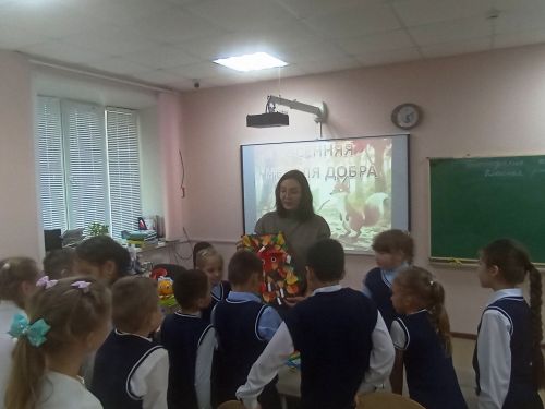 Детская библиотека провела урок «Спасём Колобка и Чиполлино»