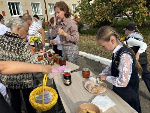 Гимназисты Верхнего Услона собрали более 50 тысяч рублей на ярмарке