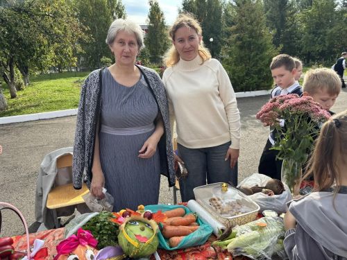Гимназисты Верхнего Услона собрали более 50 тысяч рублей на ярмарке