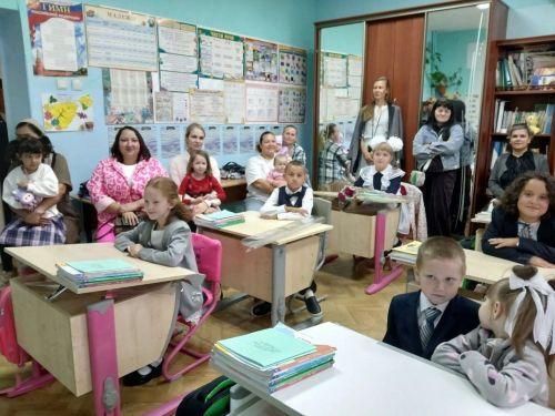 Печищинская школа стала современнее с новыми партами и оборудованием