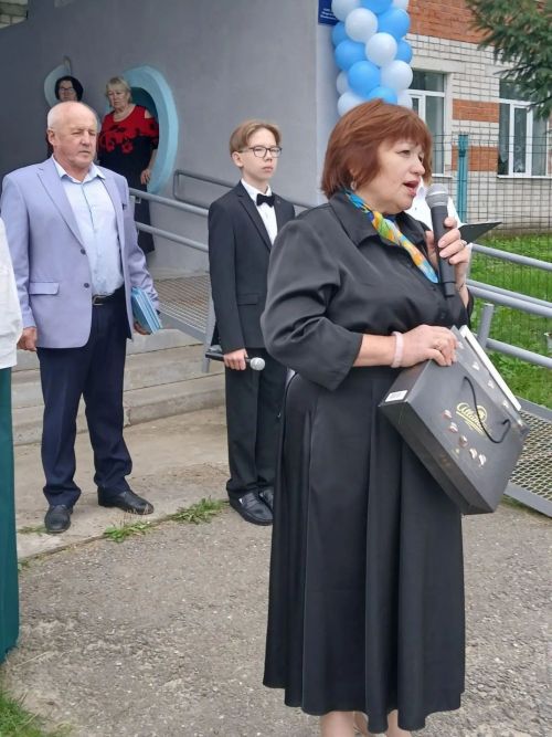 Печищинская школа стала современнее с новыми партами и оборудованием