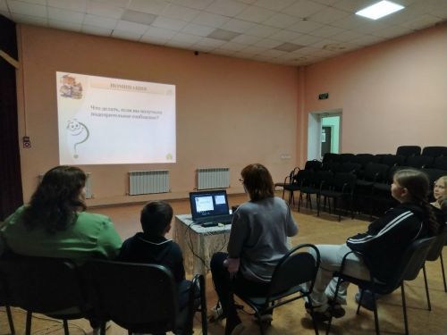 Сотрудники СДК провели викторину о мошенниках для молодежи