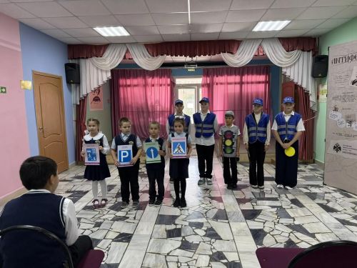 Первоклассники Верхнего Услона прошли школу безопасной дороги
