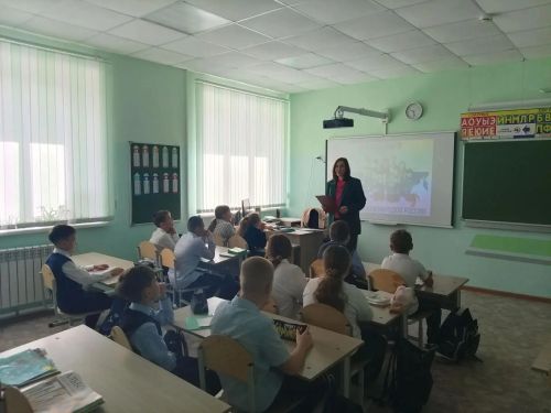 Гимназиядә библиоринг үтте