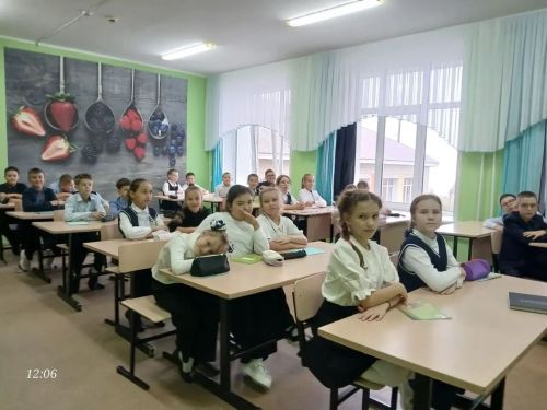 В Верхнеуслонской школе прошёл Урок Памяти о блокаде Ленинграда