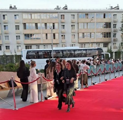 Сестры - кинематографистки из Верхнего Услона покоряют «Алтын минбар»