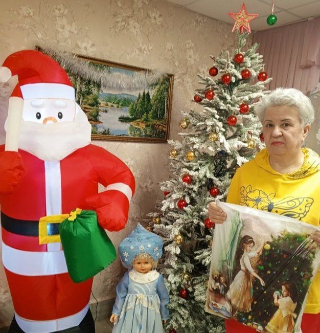 В Верхнеуслонском Доме-интернате с днем рождения поздравили Любовь Овчарову из Луганска