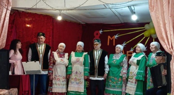 Народный коллектив «Иделькэй» выступил в Янга Юле с концертом
