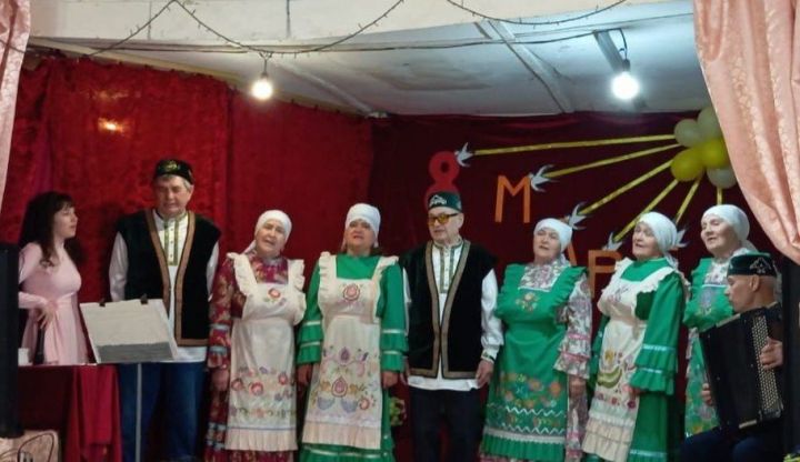 Народный коллектив «Иделькэй» выступил в Янга Юле с концертом