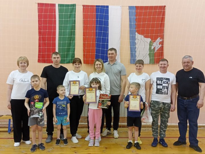 В Макулове прошли семейные веселые старты