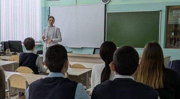 Гимназиядә күзләр гимнастикасы белән шөгыльләнәләр