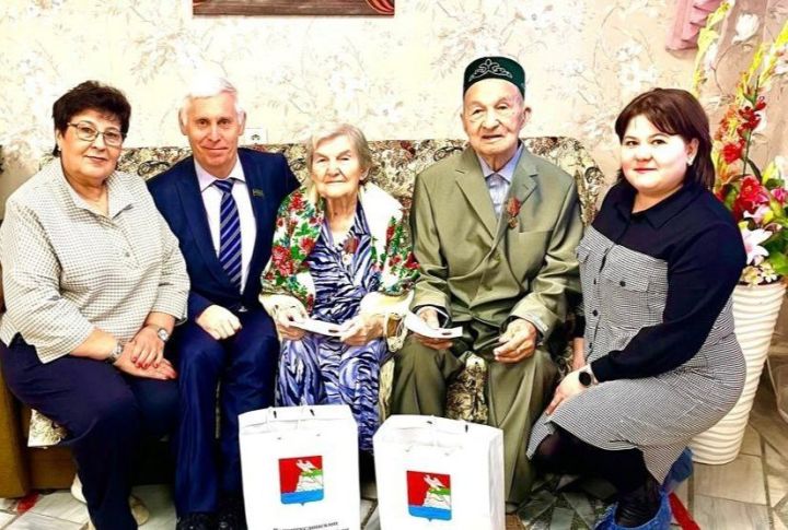 В Верхнеуслонском Доме-интернате торжественно вручили юбилейные медали