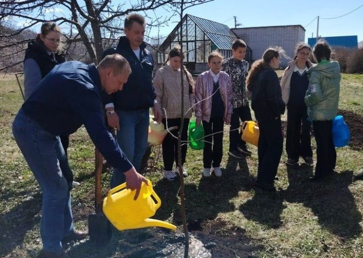 Авыл хуҗалыгы идарәсе “Хәтер бакчасы” акциясенә кушылды