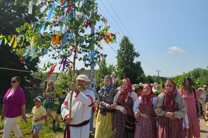 В Верхнеуслонском районе отмечают День Святой Троицы