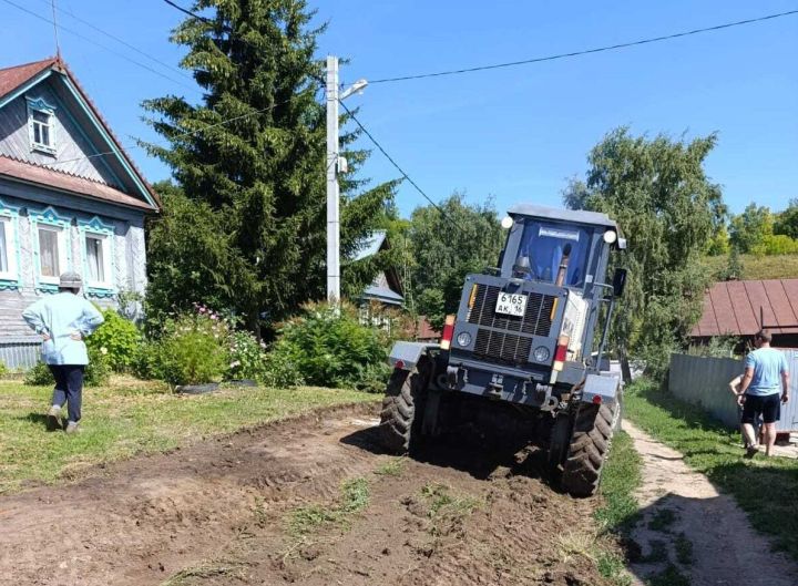В Нижнем Услоне обновляют дороги по программе самообложения