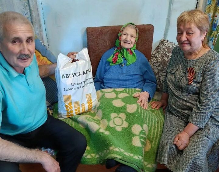 Вахитта тыл ветеранын бәйрәм белән котладылар