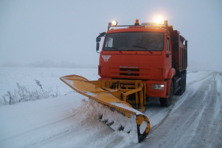 Ночью на региональных дорогах работали 265 единиц снегоуборочной техники