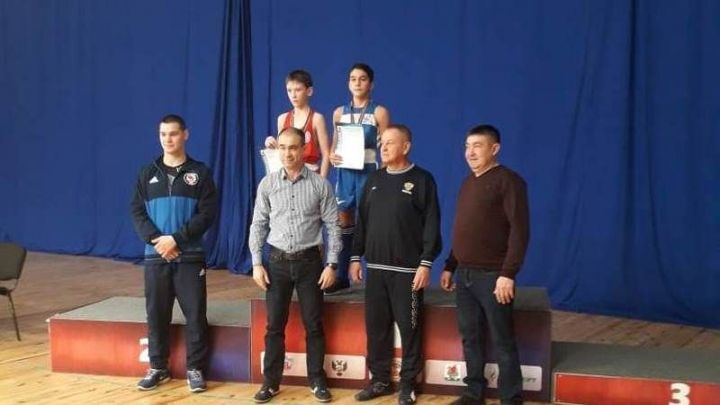 Спортсмены из Верхнеуслонского района приняли участие Первенстве города Казани по боксу