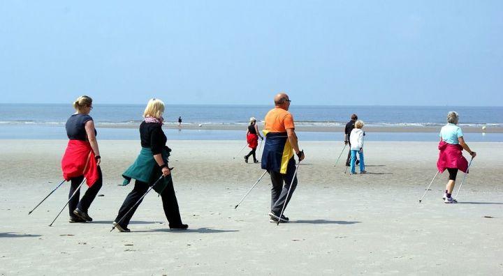 Скандинавская ходьба: что снижает ее оздоровительный эффект на 90%