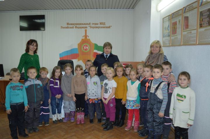 Воспитанники Верхнеуслонского детского сада побывали в гостях у полицейских