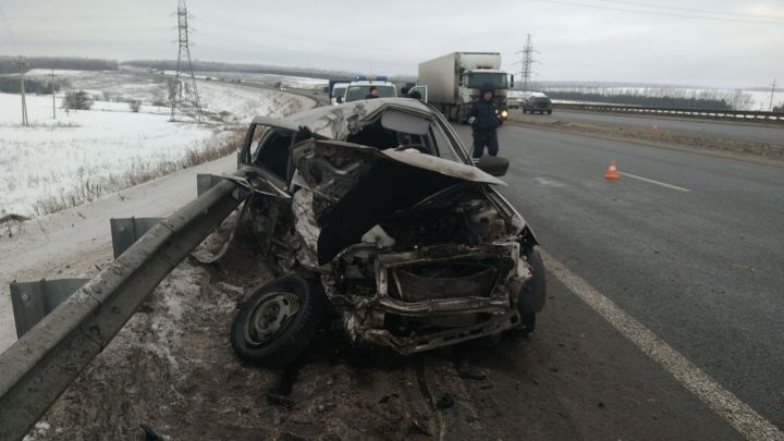Очередная авария на трассе М7: легковушка столкнулась с фурой