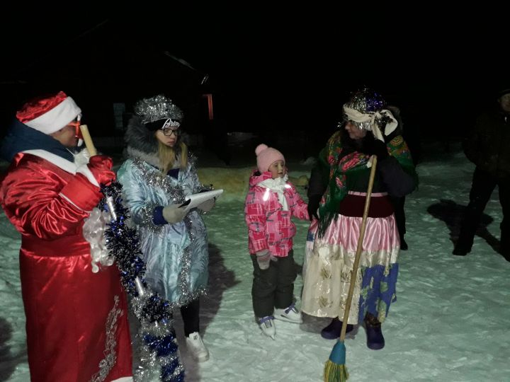 В Верхнеуслонском районе состоялось открытие Ледового катка и Новогодней елки