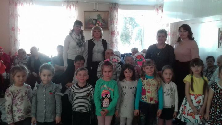 Воспитанники Верхнеуслонского детского сада "Солнышко" посетили Дом-интернат для престарелых и инвалидов