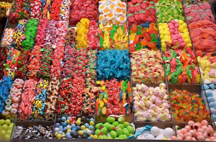 В Госдуме предлагают запретить продавать сладости детям