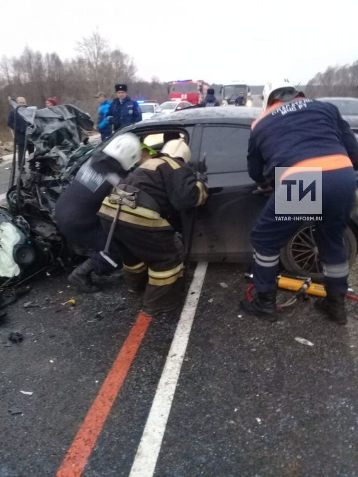 Один человек погиб и двое пострадали в результате аварии на автодороге Казань - Ульяновск