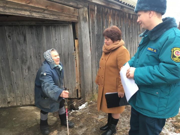 Спасатели Верхнеуслонского района проверили жилой сектор в преддверие новогодних праздников