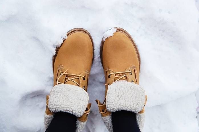 7 лайфхаков для зимней обуви, чтобы не скользить