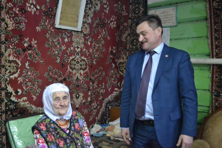 Ты женщина, какие твои годы: 90-летний юбилей отметила Файруза Сибгатова из Татарского Маматкозина